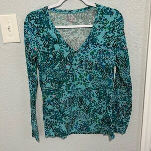 Lilly Pulitzer Long sleeve V-neck shirt size Small